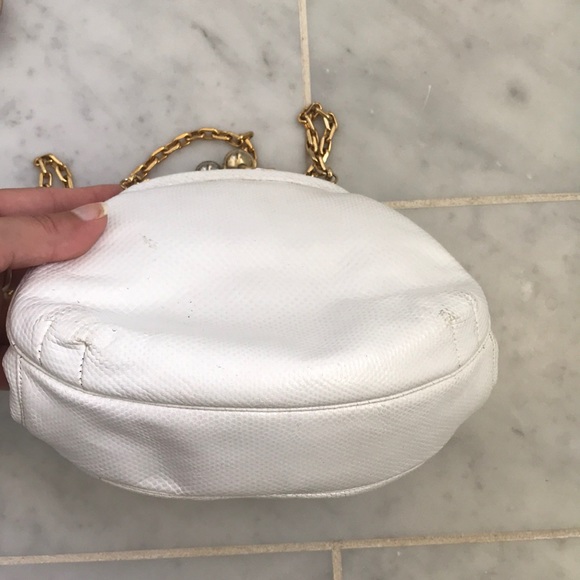 💯authentic Judith Lieber white clutch 6.5”w x 6”l - Picture 8 of 8